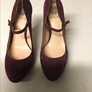 Vince Camuto wine suede heels size
